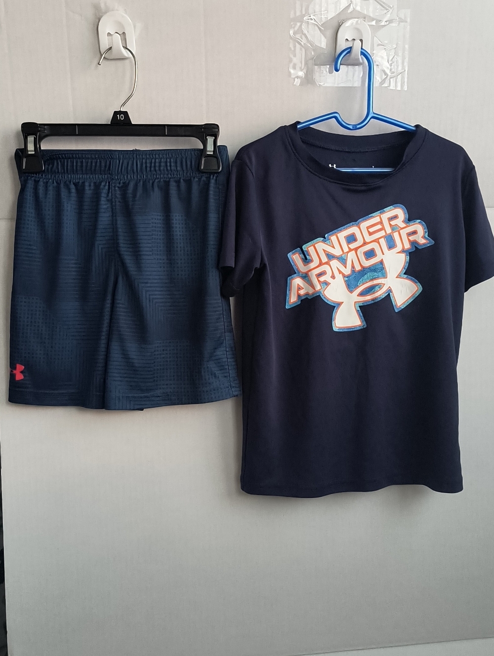 Boy's Under Armour Bundle Size T shirt  Size 7  And Shorts Size 6